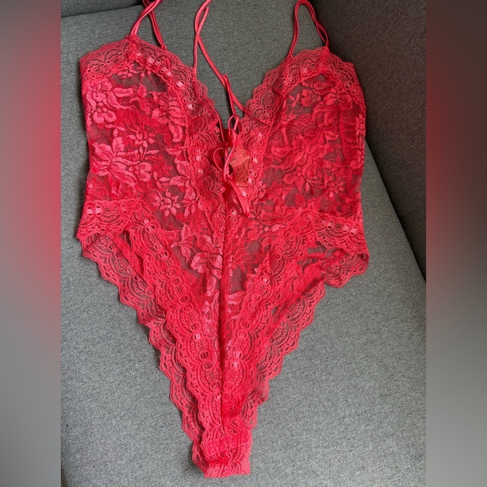 Victoria's Secret Vintage Gold Label Red Lace lingerie Size L NWT